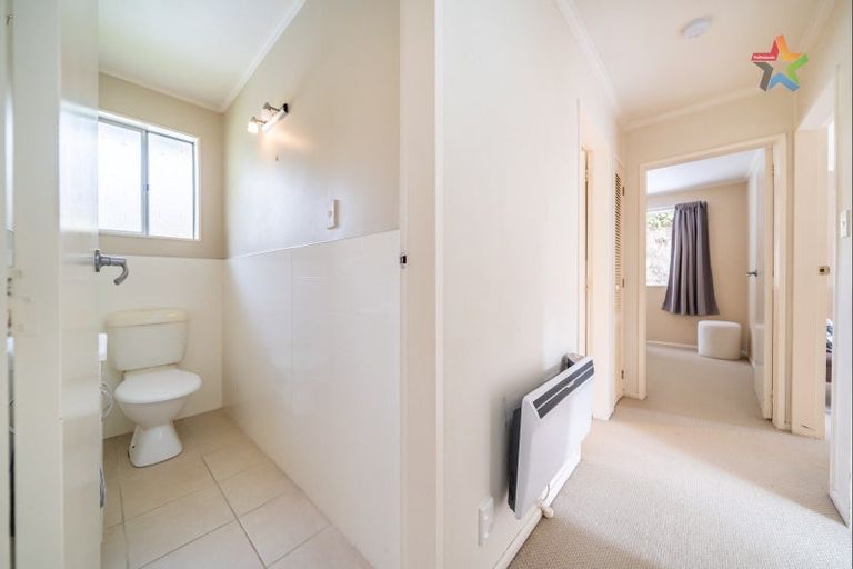 Photo of property in 102 Pinehaven Road, Pinehaven, Upper Hutt, 5019