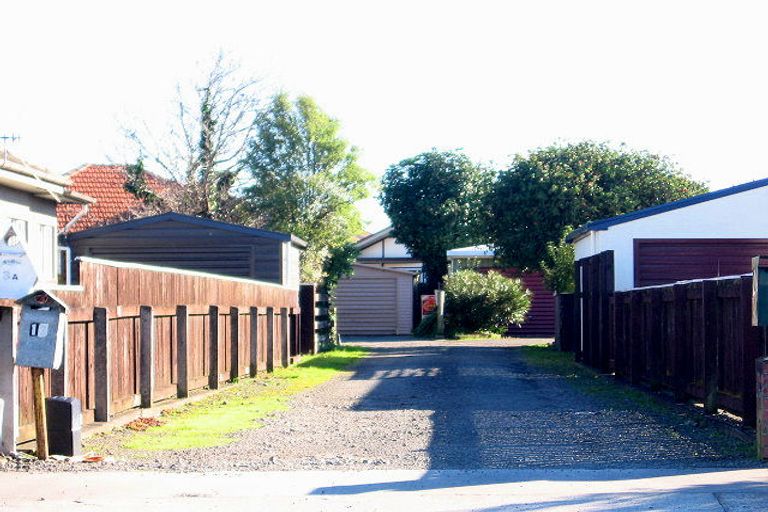Photo of property in 13a Featherston Street, Takaro, Palmerston North, 4412