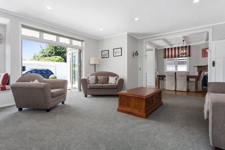 Photo of property in 32 Queen Street, Cambridge, 3434