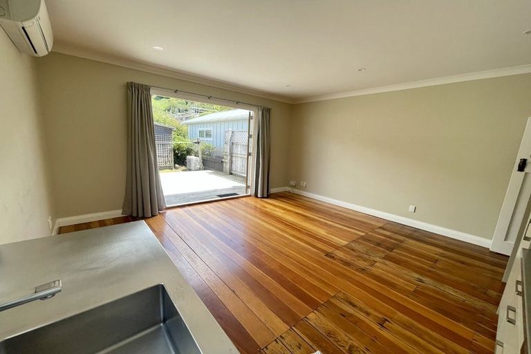Photo of property in 172a Queens Drive, Lyall Bay, Wellington, 6022