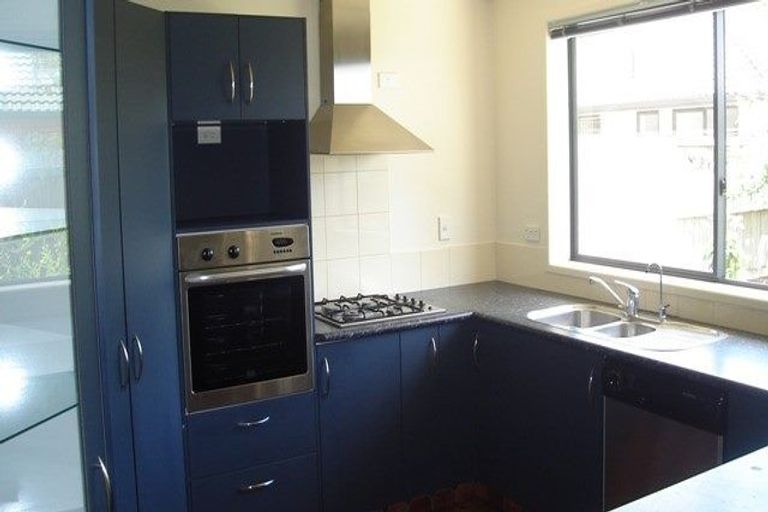 Photo of property in 15 Nobleman Place, Hamilton East, Hamilton, 3216