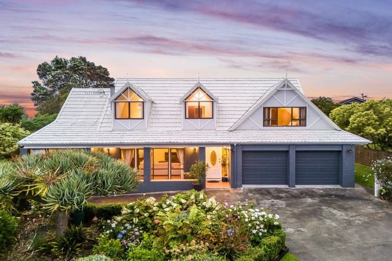 Photo of property in 5 Tatyana Place, Massey, Auckland, 0614