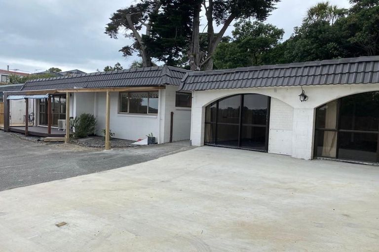 Photo of property in 2/16 Hollyhock Place, Browns Bay, Auckland, 0630