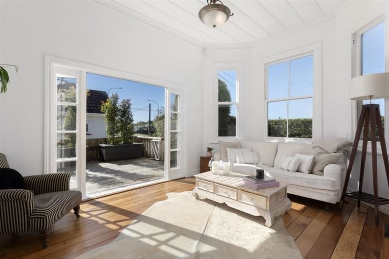 Photo of property in 1/86 Birkenhead Avenue, Birkenhead, Auckland, 0626