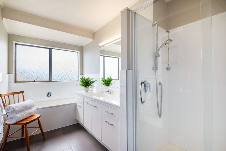Photo of property in 2/19 Amante Crescent, Mairangi Bay, Auckland, 0630