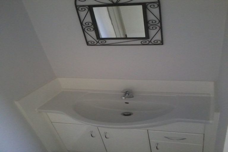 Photo of property in 12 O'sullivan Place, Waiuku, 2123