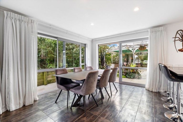 Photo of property in 25 Waitemata Drive, One Tree Point, 0118