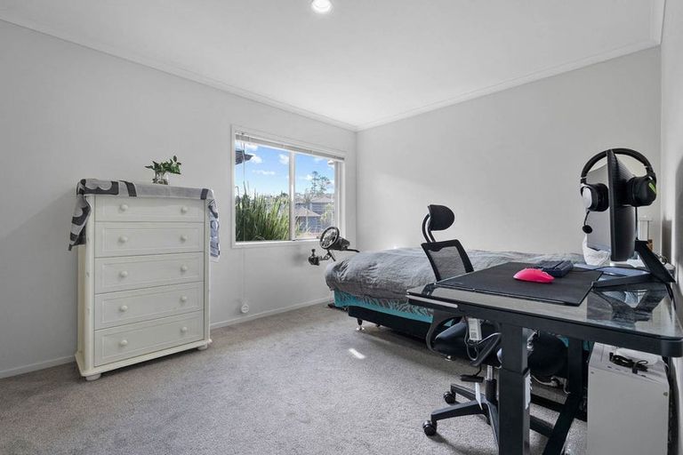 Photo of property in 142 Oaktree Avenue, Browns Bay, Auckland, 0630