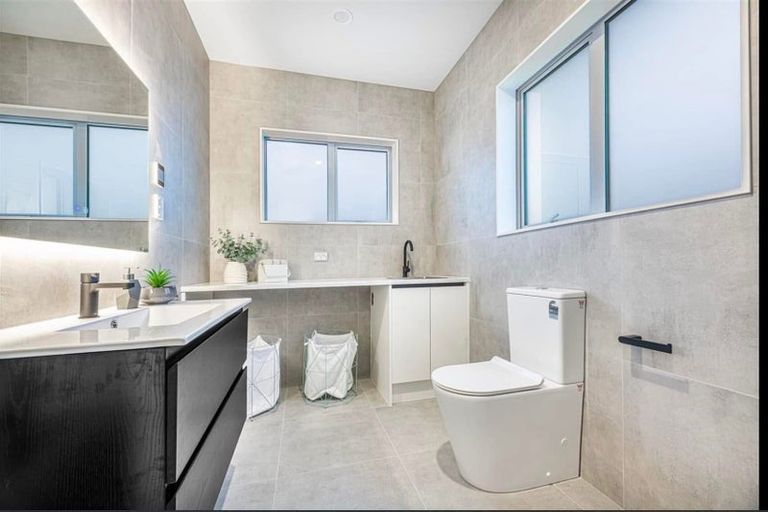 Photo of property in 15 Walter Ruddock Avenue, Kumeu, 0810