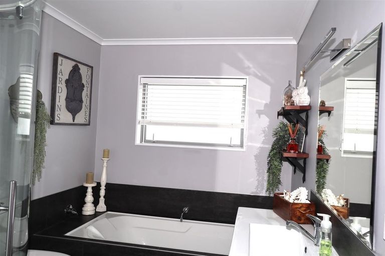 Photo of property in 1 Snapper Street, Baylys Beach, Dargaville, 0377