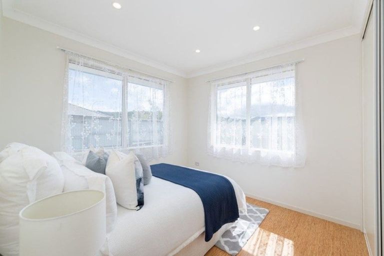 Photo of property in 72 Sunstone Crescent, Timberlea, Upper Hutt, 5018
