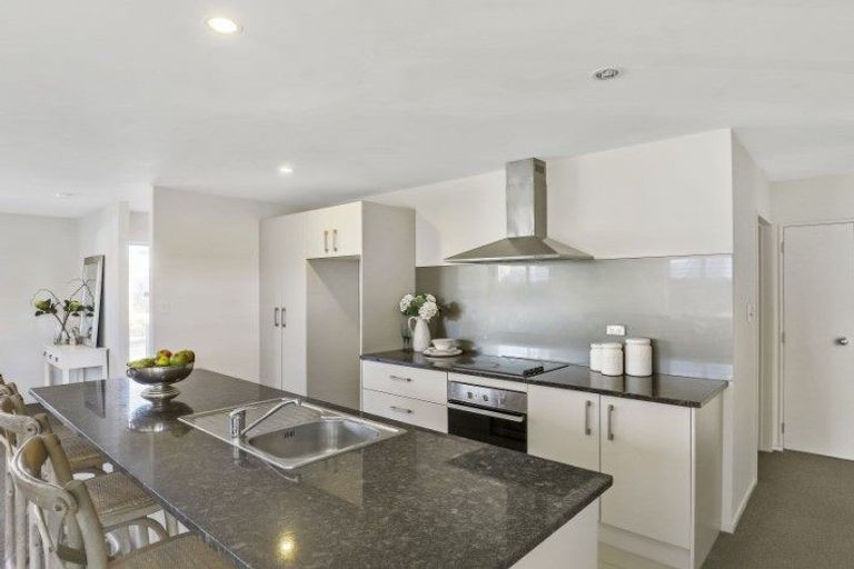 Photo of property in 36 Popokatea Drive, Takanini, 2112