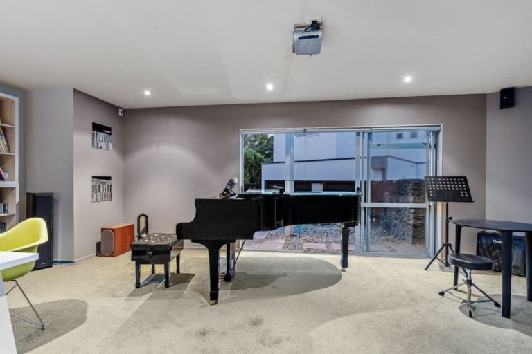 Photo of property in 9a Lupetti Rise, West Harbour, Auckland, 0618