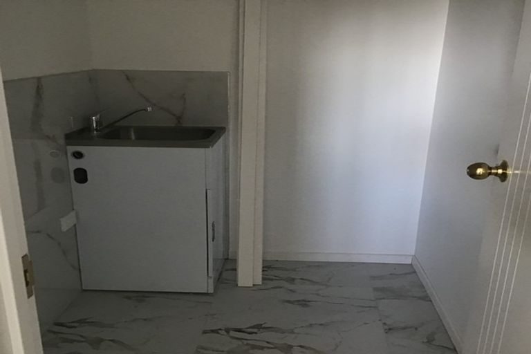 Photo of property in 18 Brunner Road, Glen Eden, Auckland, 0602