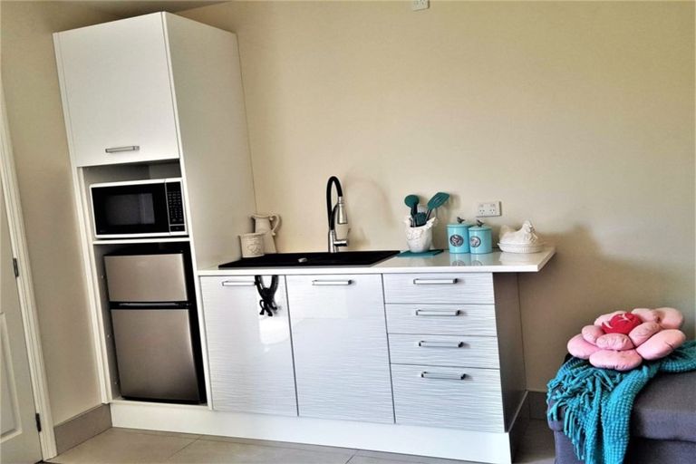 Photo of property in 14 Judd Place, Orewa, 0931