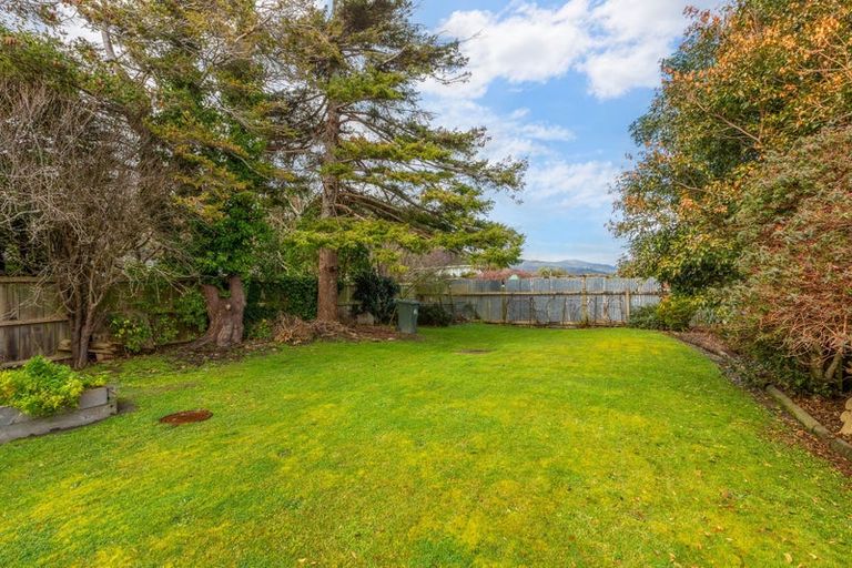 Photo of property in 25 Russell Road, Wainuiomata, Lower Hutt, 5014