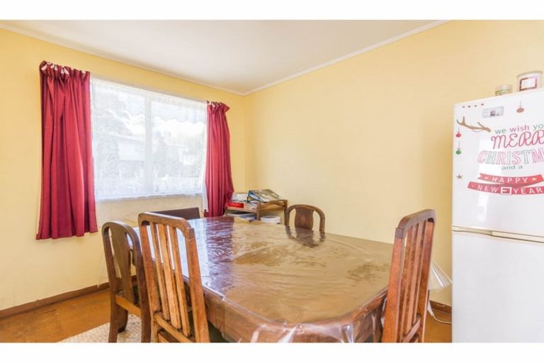 Photo of property in 1 Leo Street, Glen Eden, Auckland, 0602