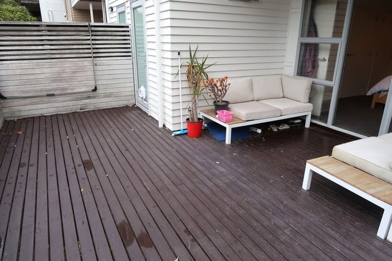 Photo of property in 23 Tiketike Way, Brooklyn, Wellington, 6021