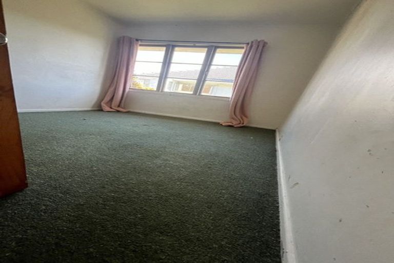 Photo of property in 6 Strid Road, Te Atatu South, Auckland, 0610