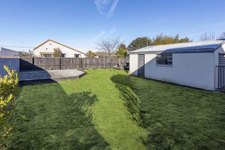 Photo of property in 16 Dunbarton Street, Redwood, Christchurch, 8051