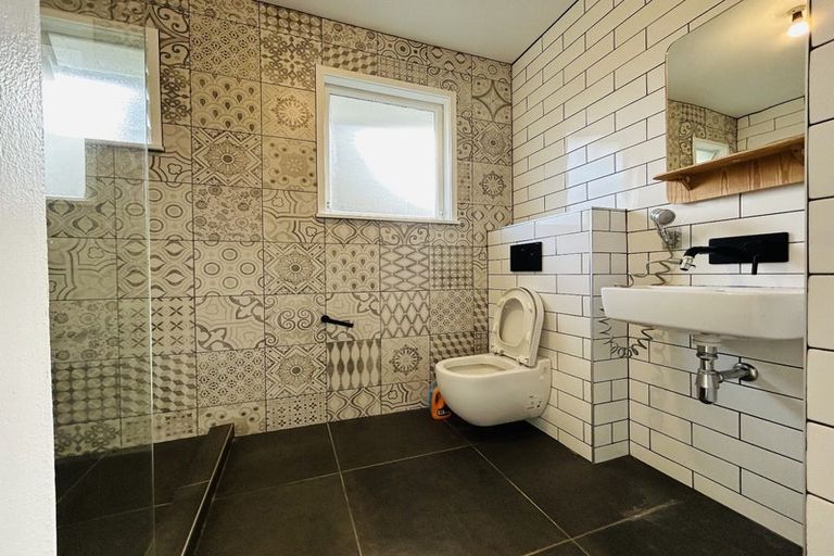 Photo of property in 1/8a Alma Street, Te Atatu South, Auckland, 0610