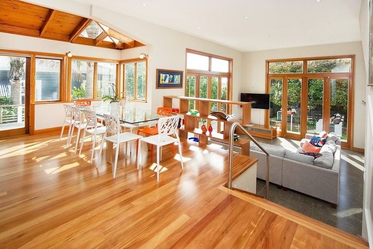 Photo of property in 145 Queen Street, Northcote Point, Auckland, 0627