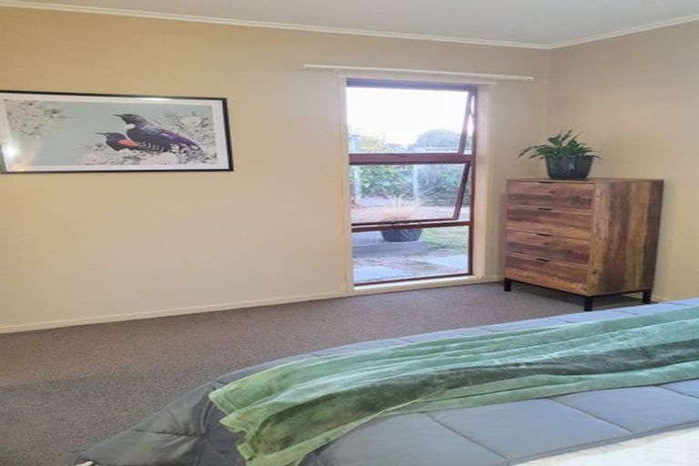 Photo of property in 2/12 Gradwell Place, Two Mile Bay, Taupo, 3330