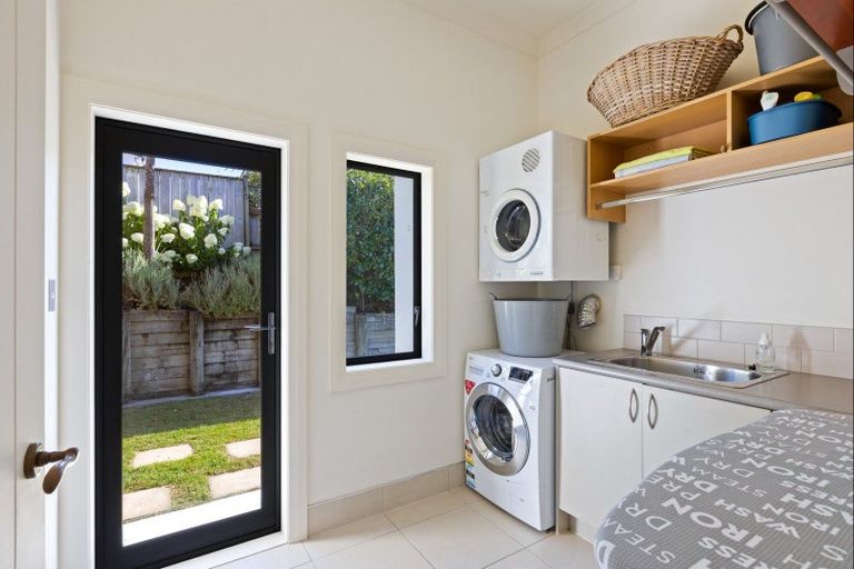 Photo of property in 21 Penwood Close, East Tamaki Heights, Auckland, 2016