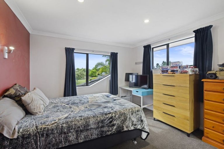 Photo of property in 32 Lough Bourne Drive, Pukekohe, 2120