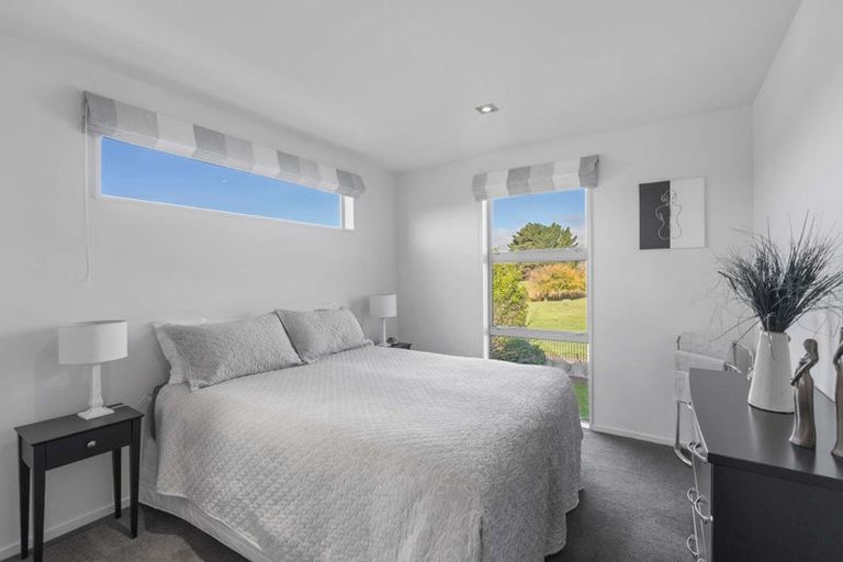 Photo of property in 31 Linkwater Way, Parklands, Christchurch, 8083