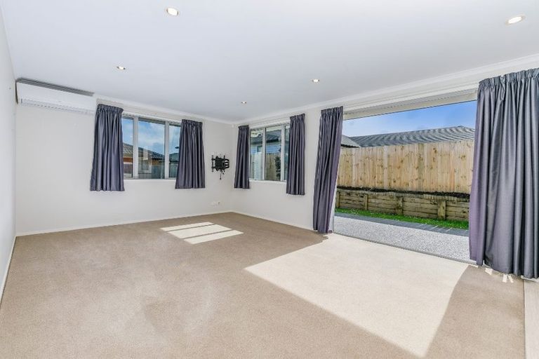Photo of property in 15 Karika Place, Massey, Auckland, 0614