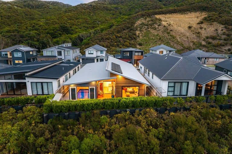 Photo of property in 3 Ramarama Lane, Crofton Downs, Wellington, 6035