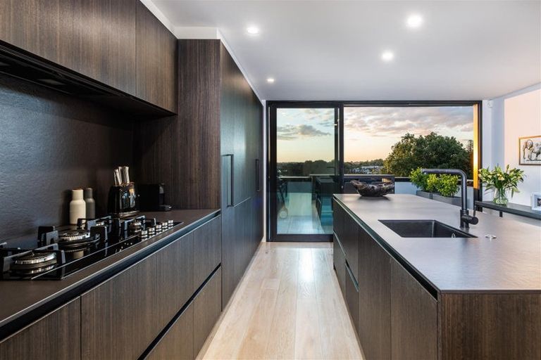 Photo of property in 314c Hurstmere Road, Takapuna, Auckland, 0622