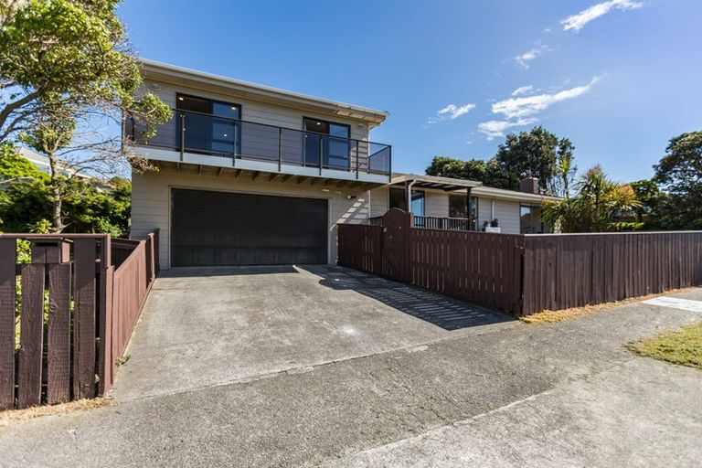 Photo of property in 2 Te Pene Avenue, Titahi Bay, Porirua, 5022