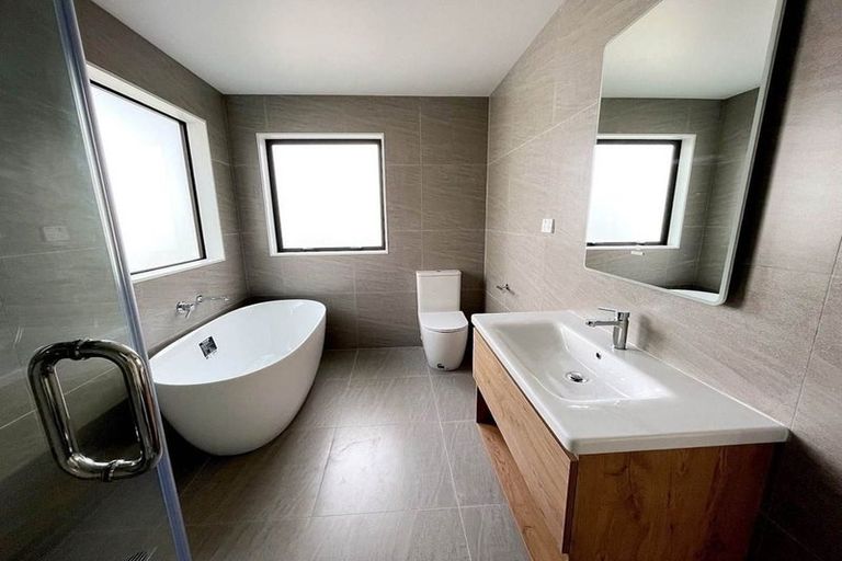 Photo of property in 50 Hellyers Street, Birkdale, Auckland, 0626