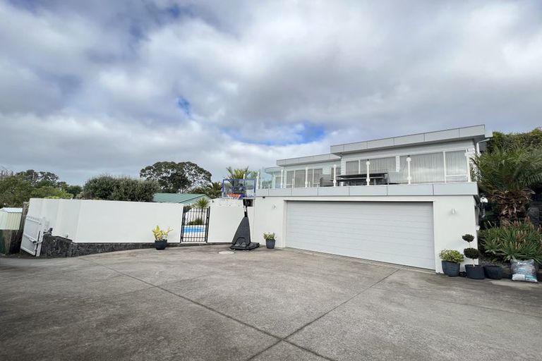 Photo of property in 2a Eastcliffe Road, Castor Bay, Auckland, 0620