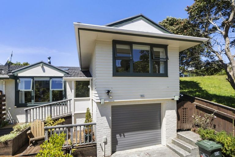 Photo of property in 92a Churton Drive, Churton Park, Wellington, 6037