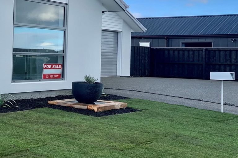 Photo of property in 10 Mccahon Drive, Rangiora, 7400