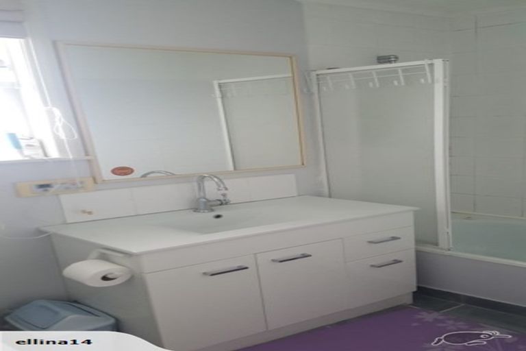 Photo of property in 47 Greenslade Crescent, Northcote, Auckland, 0627