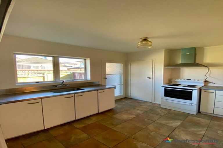 Photo of property in 2/54 Kenderdine Road, Papatoetoe, Auckland, 2025