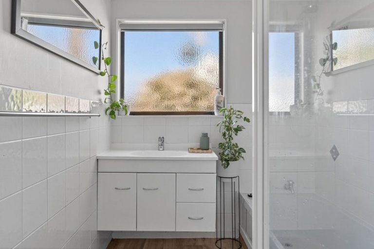 Photo of property in 6a Te Arawa Place, Welcome Bay, Tauranga, 3112