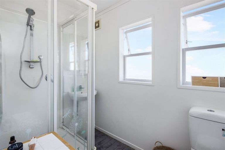 Photo of property in 20f5 Frankmoore Avenue, Johnsonville, Wellington, 6037