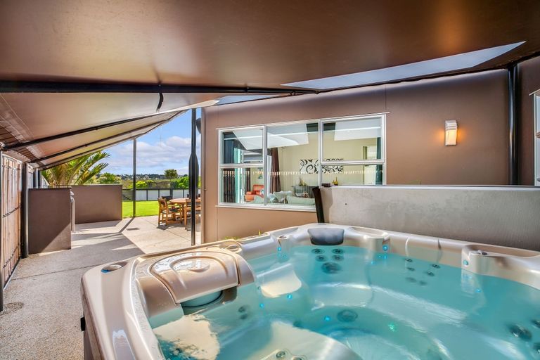 Photo of property in 28 Stranraer Crescent, Wattle Downs, Auckland, 2103