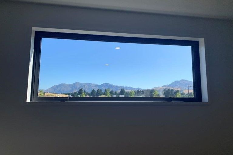 Photo of property in 5 Matakanui Lane, Wanaka, 9305
