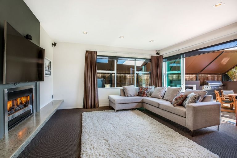 Photo of property in 28 Stranraer Crescent, Wattle Downs, Auckland, 2103