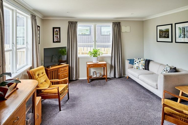 Photo of property in 10 Helen Street, Brooklyn, Wellington, 6021