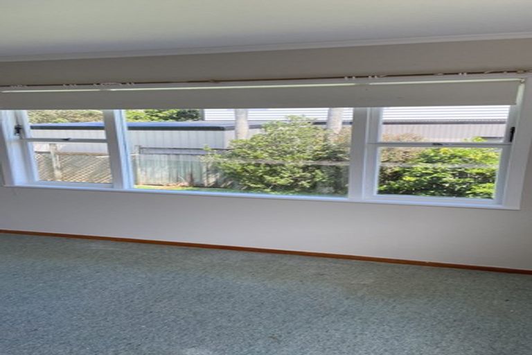 Photo of property in 90 Gloria Avenue, Te Atatu Peninsula, Auckland, 0610