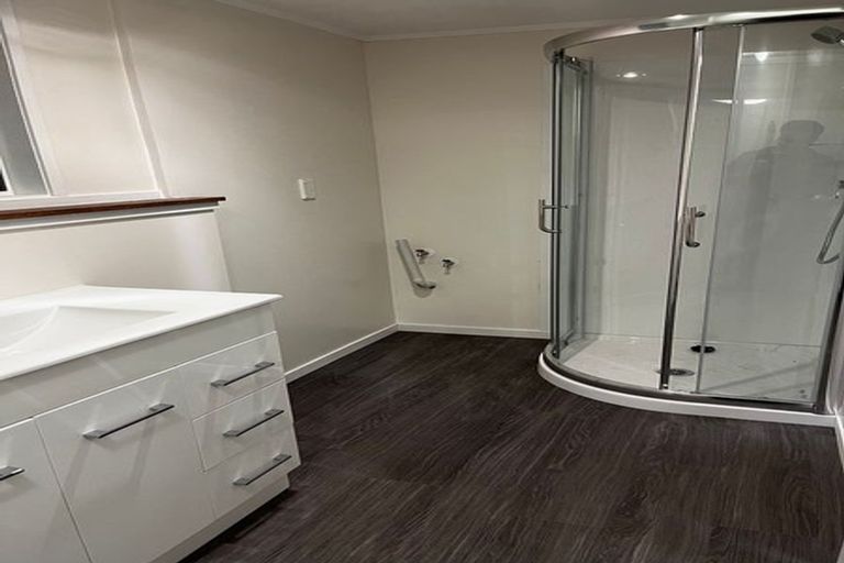 Photo of property in 280 Great North Road, Henderson, Auckland, 0612