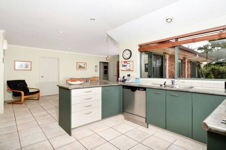 Photo of property in 9 Freestone Place, Henderson, Auckland, 0612