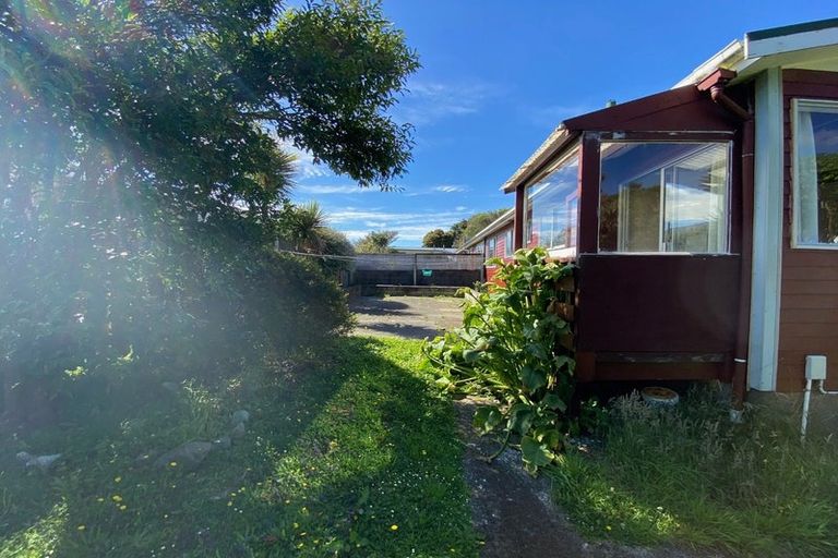 Photo of property in 54 Churton Drive, Churton Park, Wellington, 6037